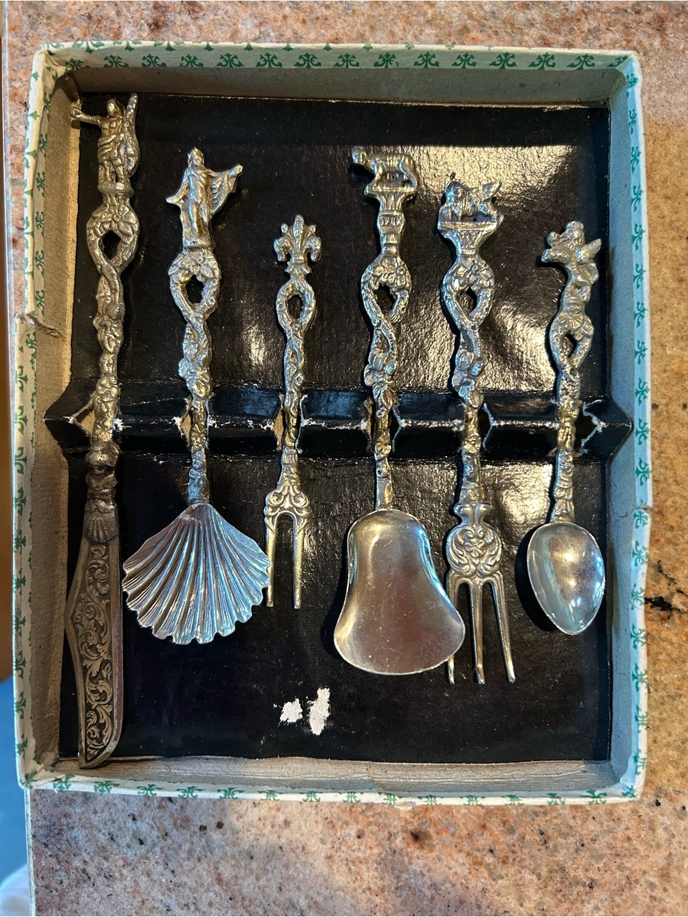 Candlelight Silver Florence the Magnificent Renaissance Style Hors dβoeuvre Set